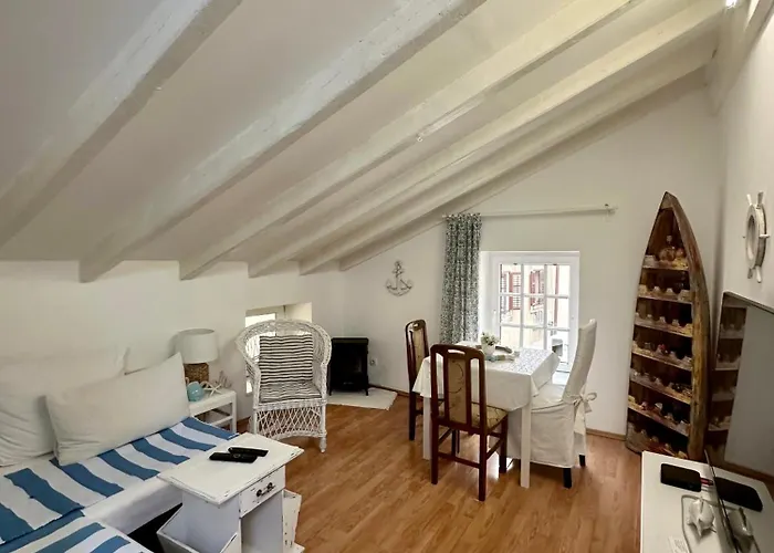Cozy Beachside Retreat